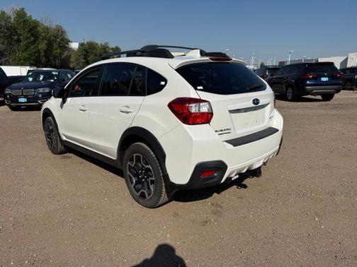 Crystal White Pearl 2016 Subaru Crosstrek 2.0i Limited