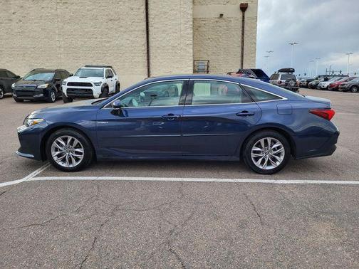 2019 Toyota Avalon Hybrid XLE Plus