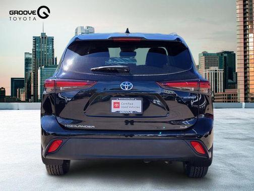 Midnight Black Metallic 2024 Toyota Highlander Hybrid XLE