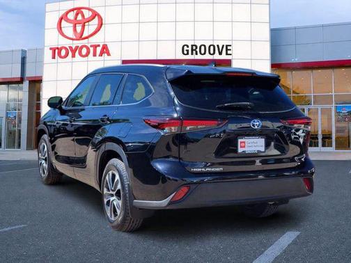Midnight Black Metallic 2024 Toyota Highlander Hybrid XLE
