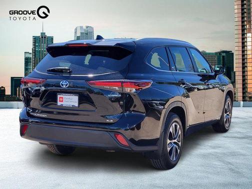 Midnight Black Metallic 2024 Toyota Highlander Hybrid XLE