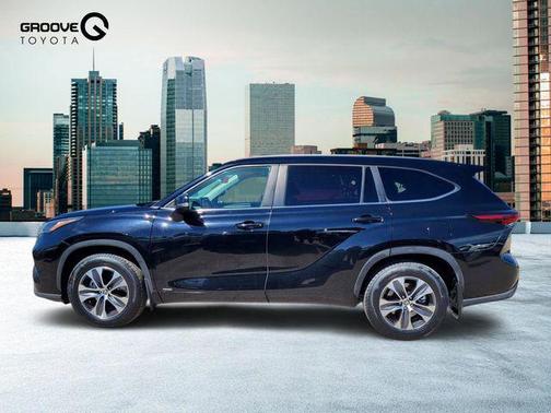 Midnight Black Metallic 2024 Toyota Highlander Hybrid XLE