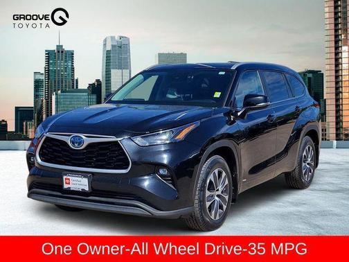 Midnight Black Metallic 2024 Toyota Highlander Hybrid XLE