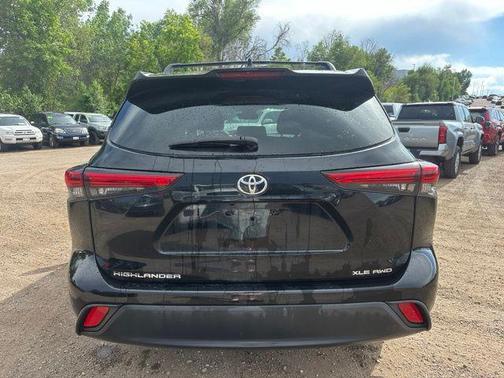 Midnight Black Metallic 2022 Toyota Highlander XLE