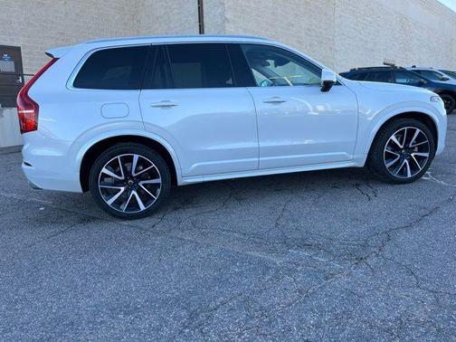 2021 Volvo XC90 T6 Momentum