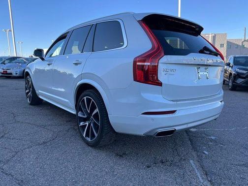 2021 Volvo XC90 T6 Momentum