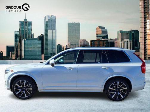 2021 Volvo XC90 T6 Momentum