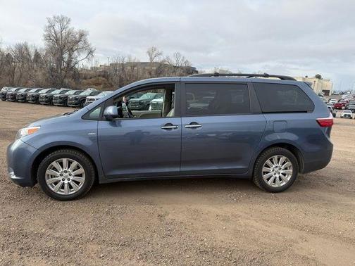 2017 Toyota Sienna XLE