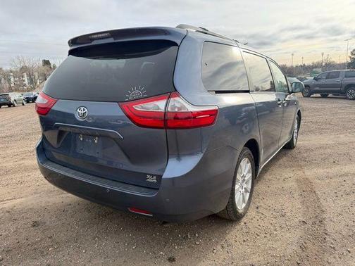 2017 Toyota Sienna XLE