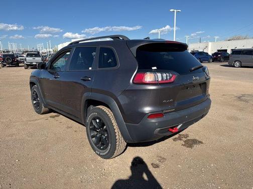 Granite Crystal Metallic Clearcoat 2019 Jeep Cherokee Trailhawk