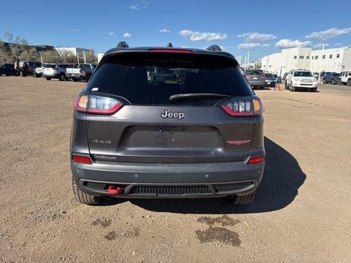 Granite Crystal Metallic Clearcoat 2019 Jeep Cherokee Trailhawk