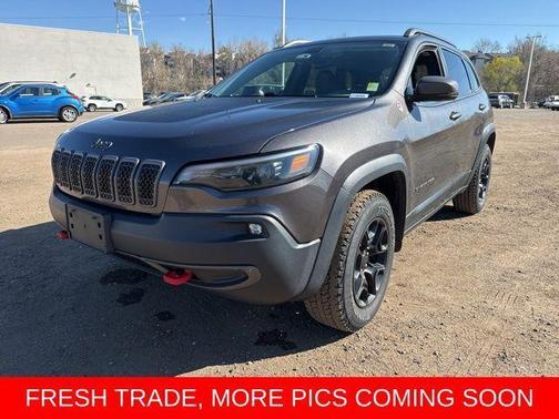 Granite Crystal Metallic Clearcoat 2019 Jeep Cherokee Trailhawk