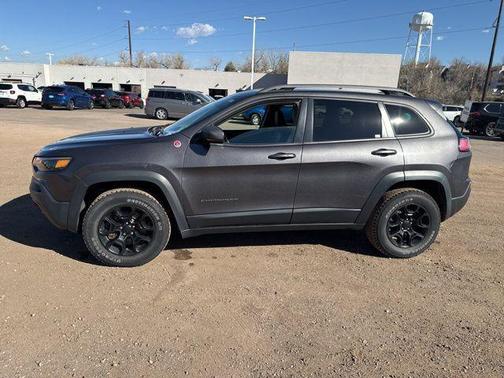 Granite Crystal Metallic Clearcoat 2019 Jeep Cherokee Trailhawk