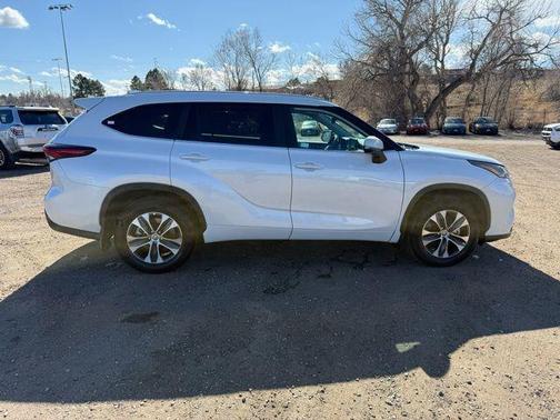 2025 Toyota Highlander XLE