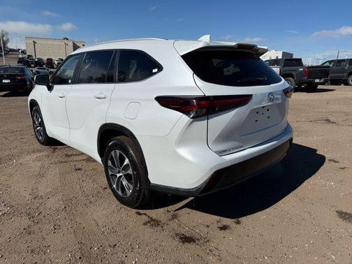 2025 Toyota Highlander XLE