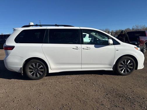 2019 Toyota Sienna LE
