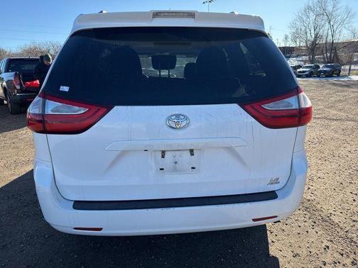 2019 Toyota Sienna LE