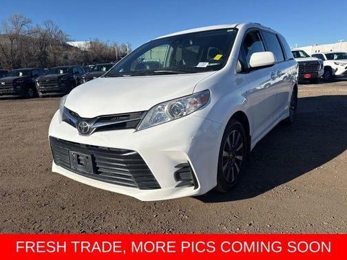 2019 Toyota Sienna LE