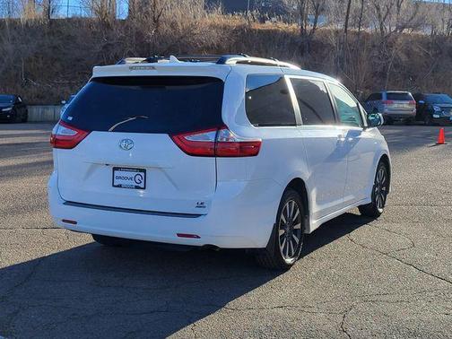 2019 Toyota Sienna LE