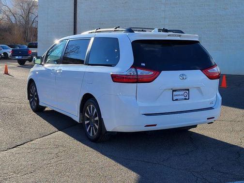 2019 Toyota Sienna LE