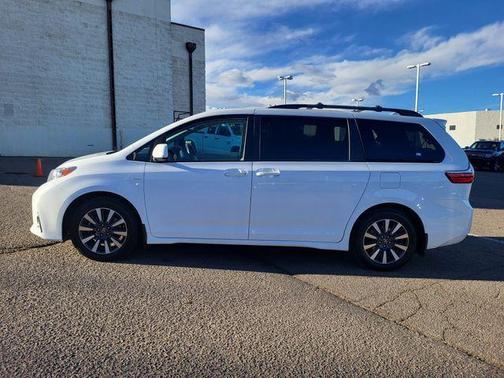 2019 Toyota Sienna LE