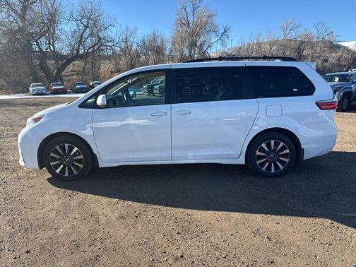 2019 Toyota Sienna LE