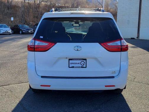 2019 Toyota Sienna LE