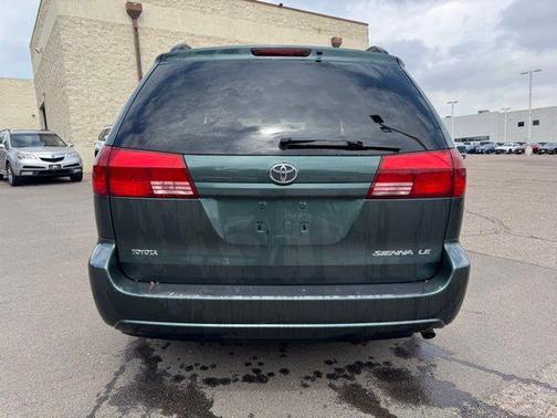 2005 Toyota Sienna LE
