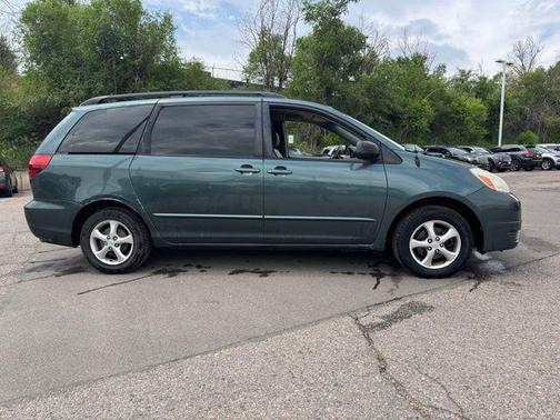 2005 Toyota Sienna LE
