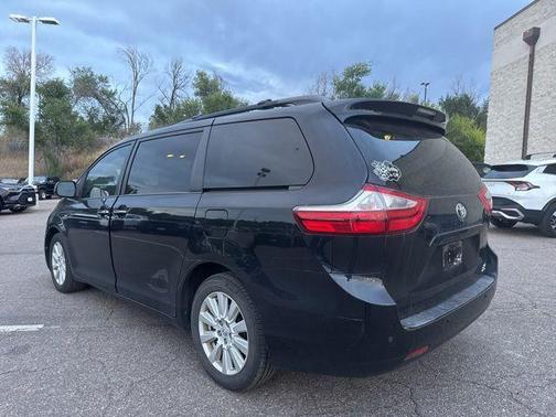 2017 Toyota Sienna XLE