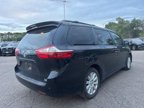 2017 Toyota Sienna XLE