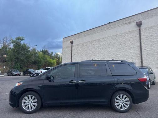 2017 Toyota Sienna XLE