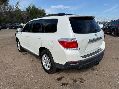 Blizzard Pearl 2011 Toyota Highlander SE
