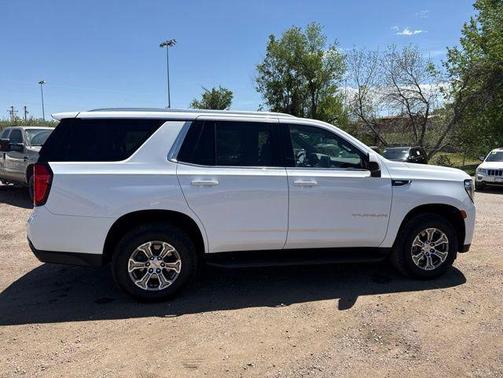 Summit White 2022 GMC Yukon SLE