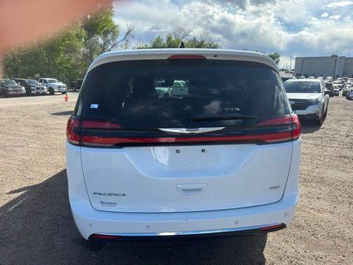 Bright White Clearcoat 2023 Chrysler Pacifica Touring L