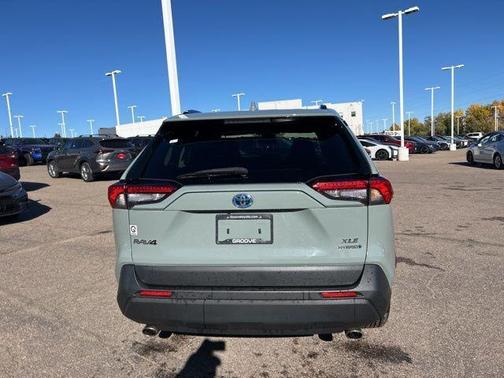 2022 Toyota RAV4 Hybrid XLE