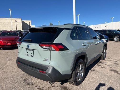 2022 Toyota RAV4 Hybrid XLE