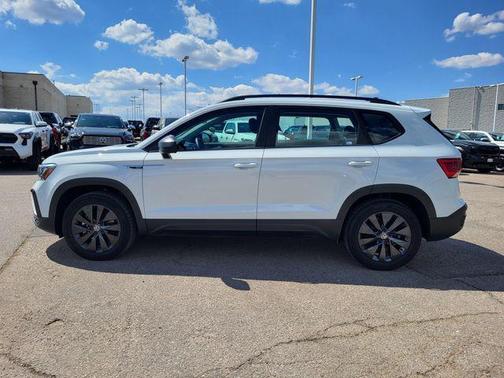 Pure White 2022 Volkswagen Taos 1.5T S