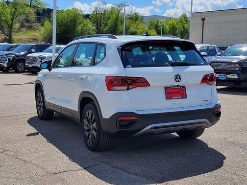 Pure White 2022 Volkswagen Taos 1.5T S