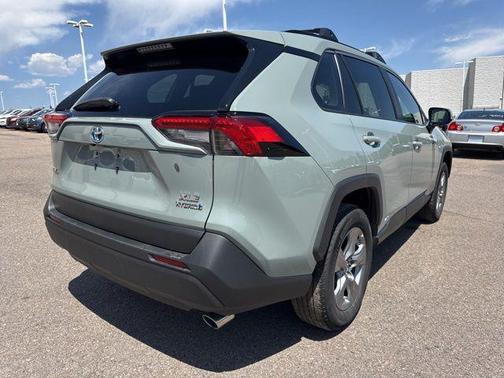 2022 Toyota RAV4 Hybrid XLE