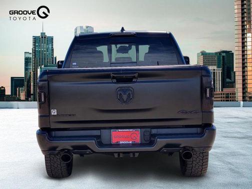 Diamond Black Crystal Pearlcoat 2021 RAM 1500 Limited