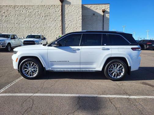 2022 Jeep Grand Cherokee Summit