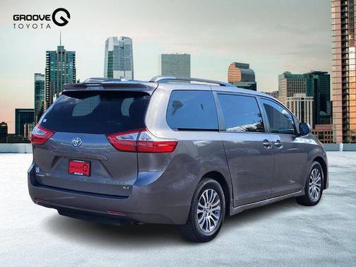 2018 Toyota Sienna XLE