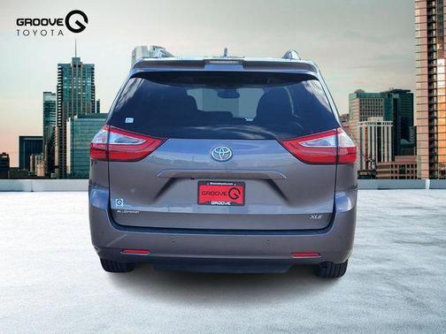 2018 Toyota Sienna XLE