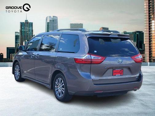 2018 Toyota Sienna XLE