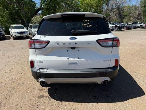 White Metallic 2021 Ford Escape SE