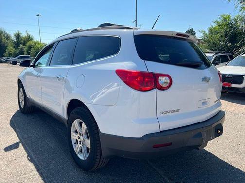 White 2010 Chevrolet Traverse LT