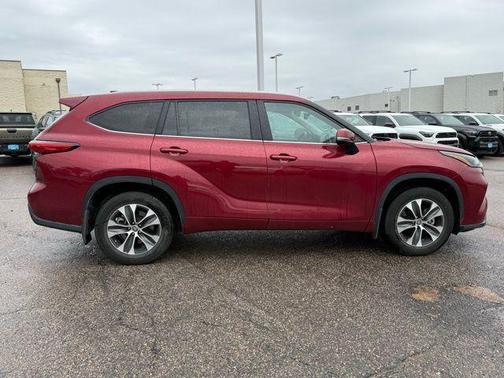 2023 Toyota Highlander Hybrid XLE