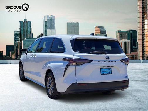 Ice 2023 Toyota Sienna LE