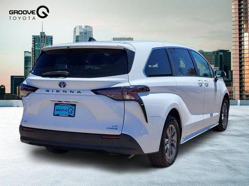 Ice 2023 Toyota Sienna LE
